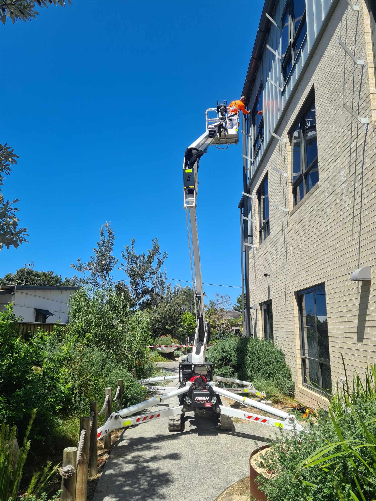 Monitor 1575 Spider Lift